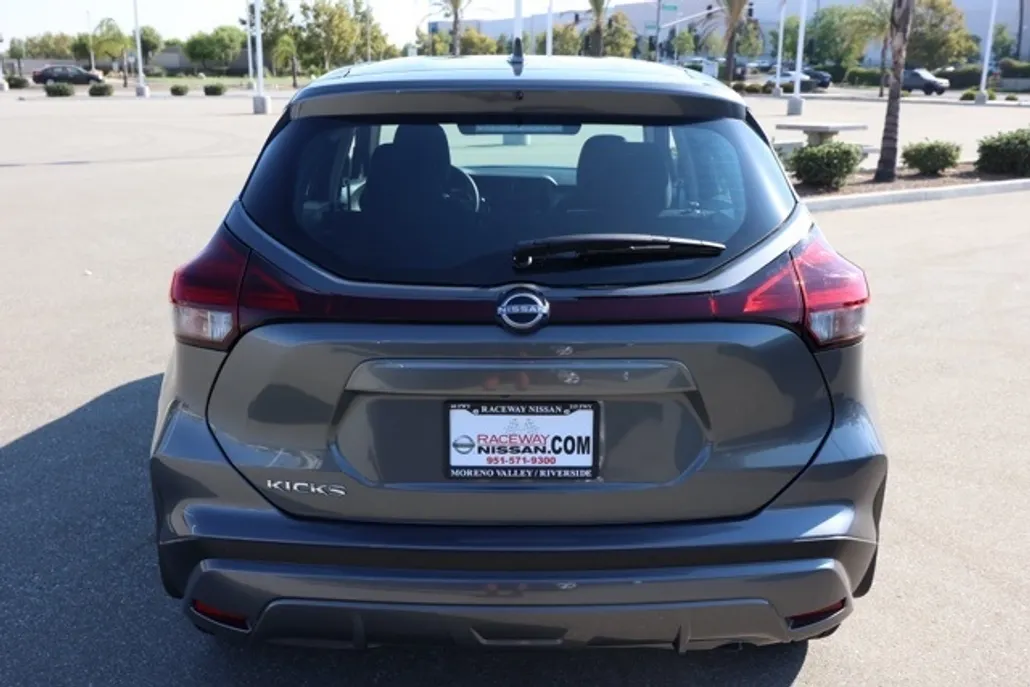 2025 Nissan Kicks Play S photo 1
