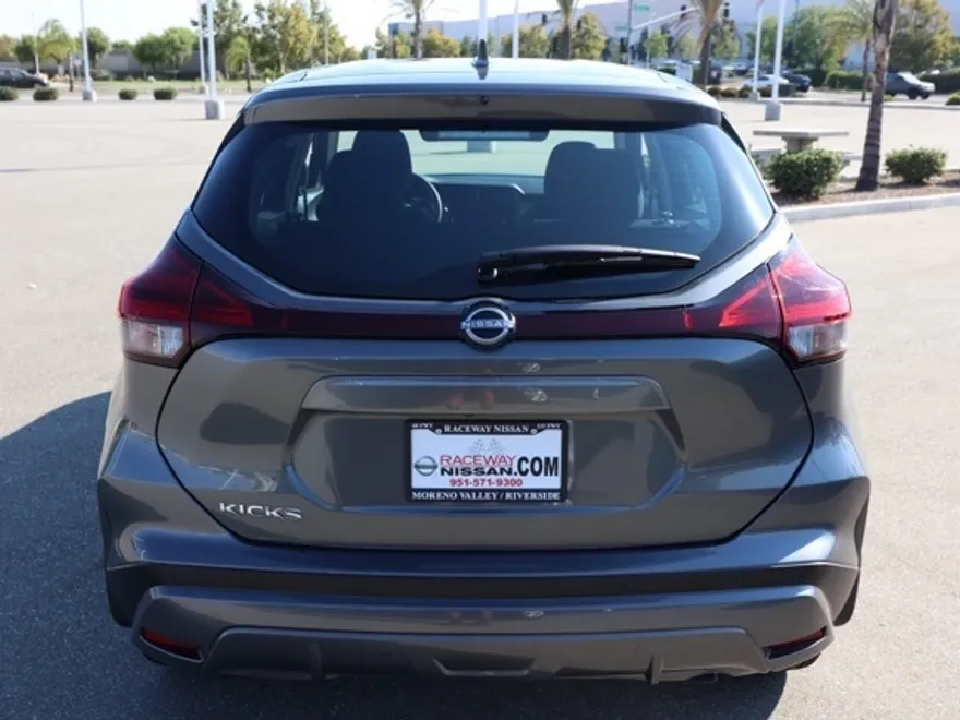 2025 Nissan Kicks Play S photo 1