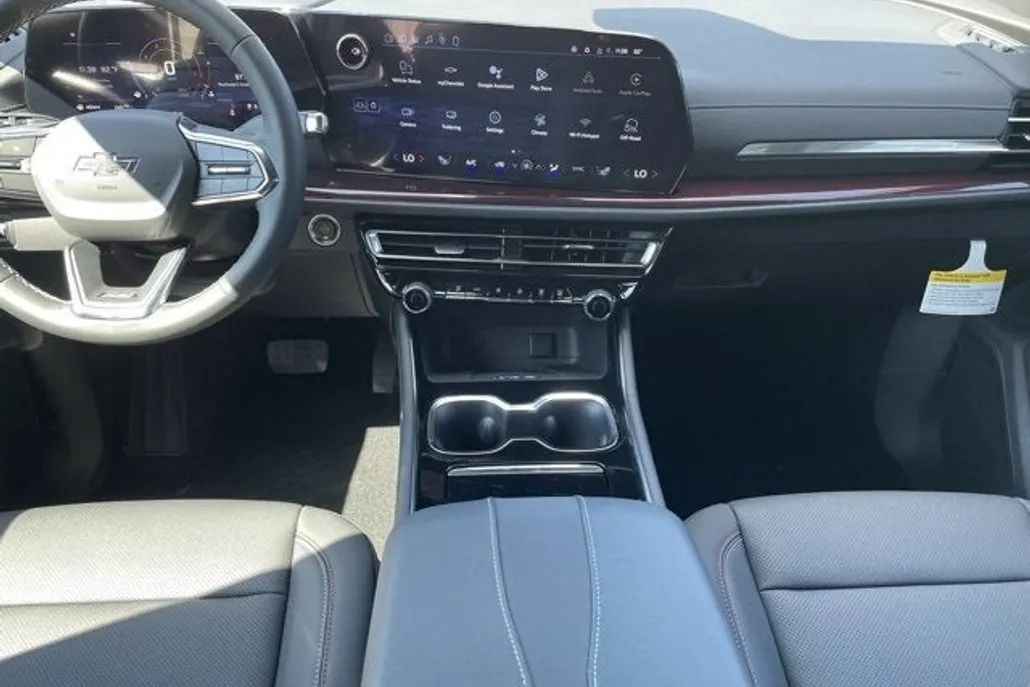 2026 Chevrolet Traverse Z71 photo 1
