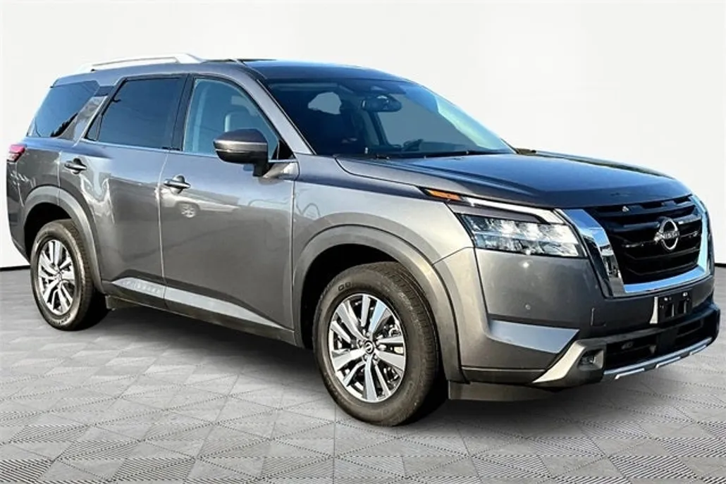 2022 Nissan Pathfinder SL photo 1