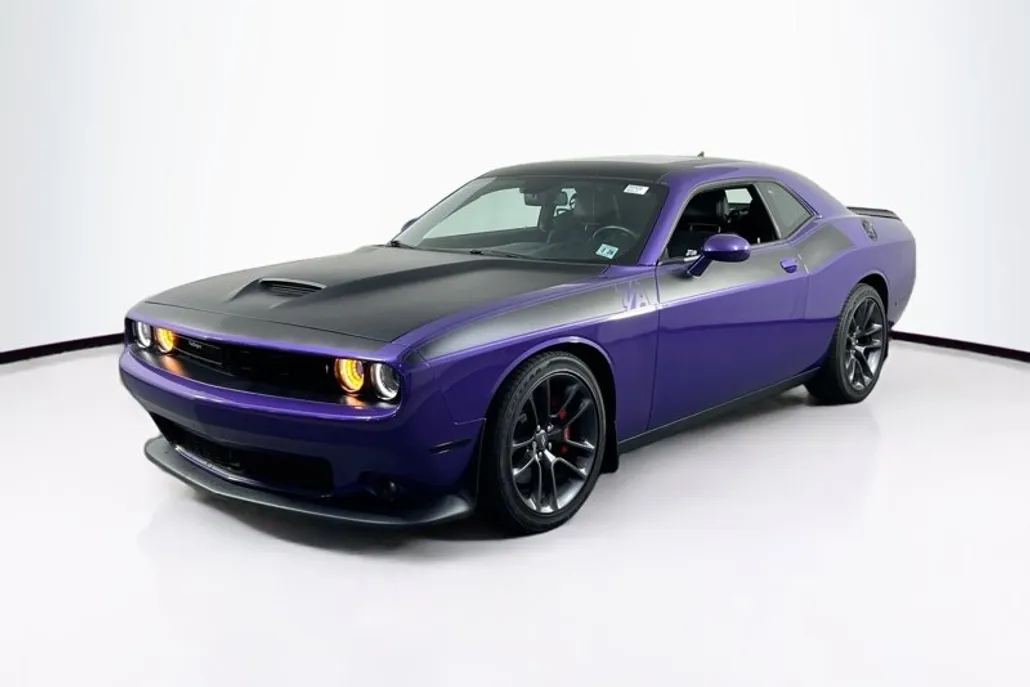 2023 Dodge Challenger R/T photo 1
