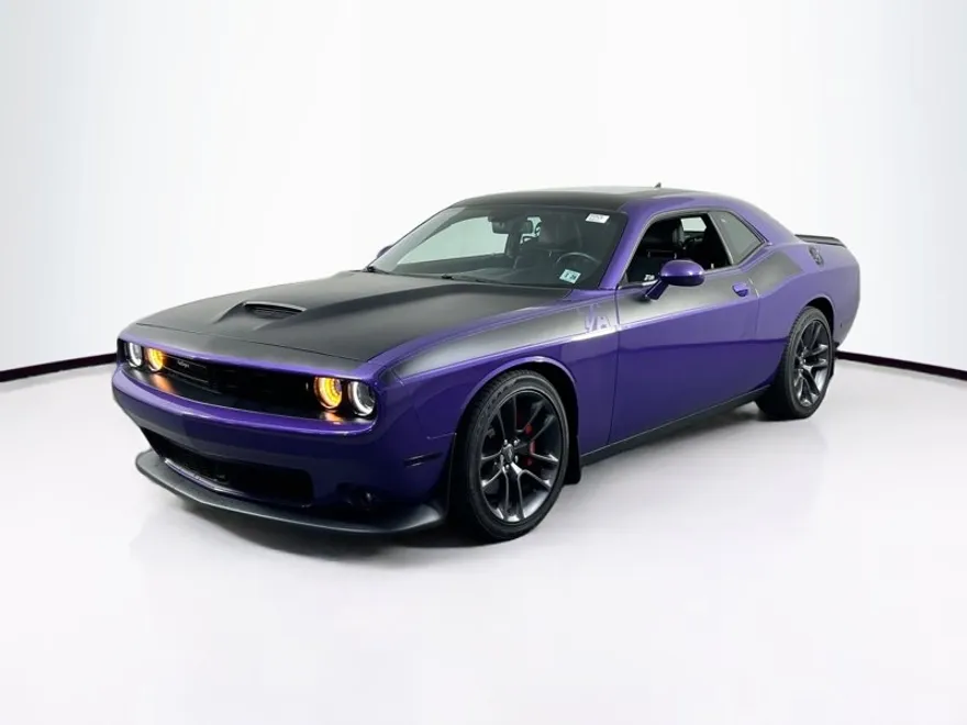2023 Dodge Challenger R/T photo 1