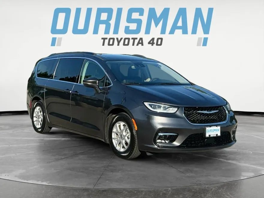2022 Chrysler Pacifica Touring L photo 1