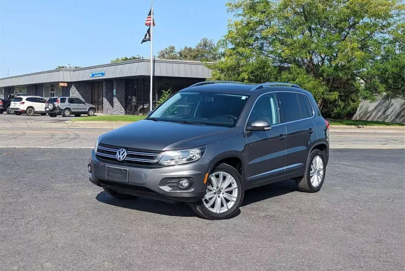 2012 Volkswagen Tiguan SE photo 1