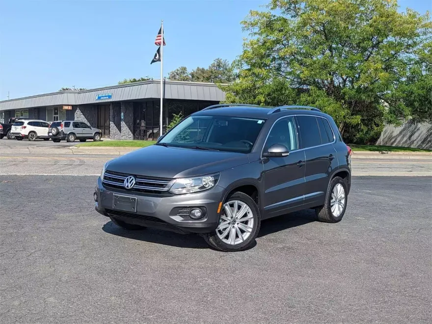 2012 Volkswagen Tiguan SE photo 1