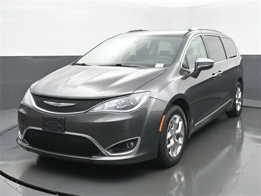 2019 Chrysler Pacifica Limited photo 1