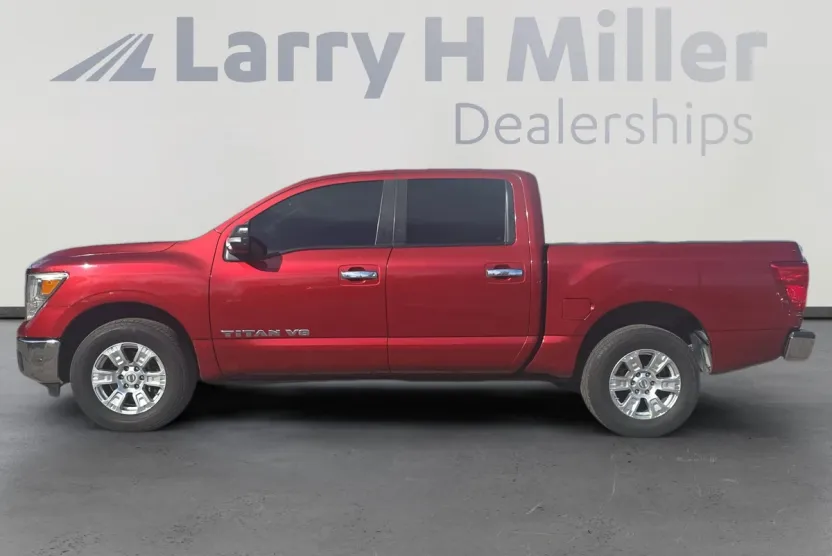 2018 Nissan Titan SV photo 1