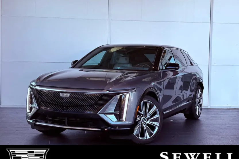 2023 Cadillac Lyriq Luxury photo 1