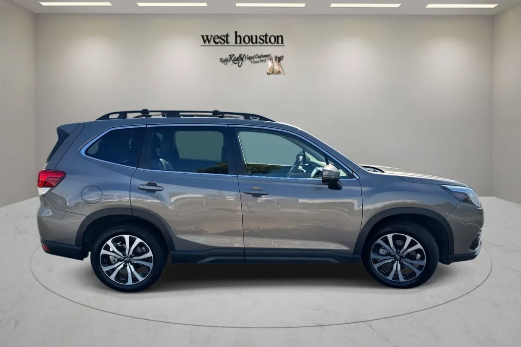 2022 Subaru Forester Limited photo 1