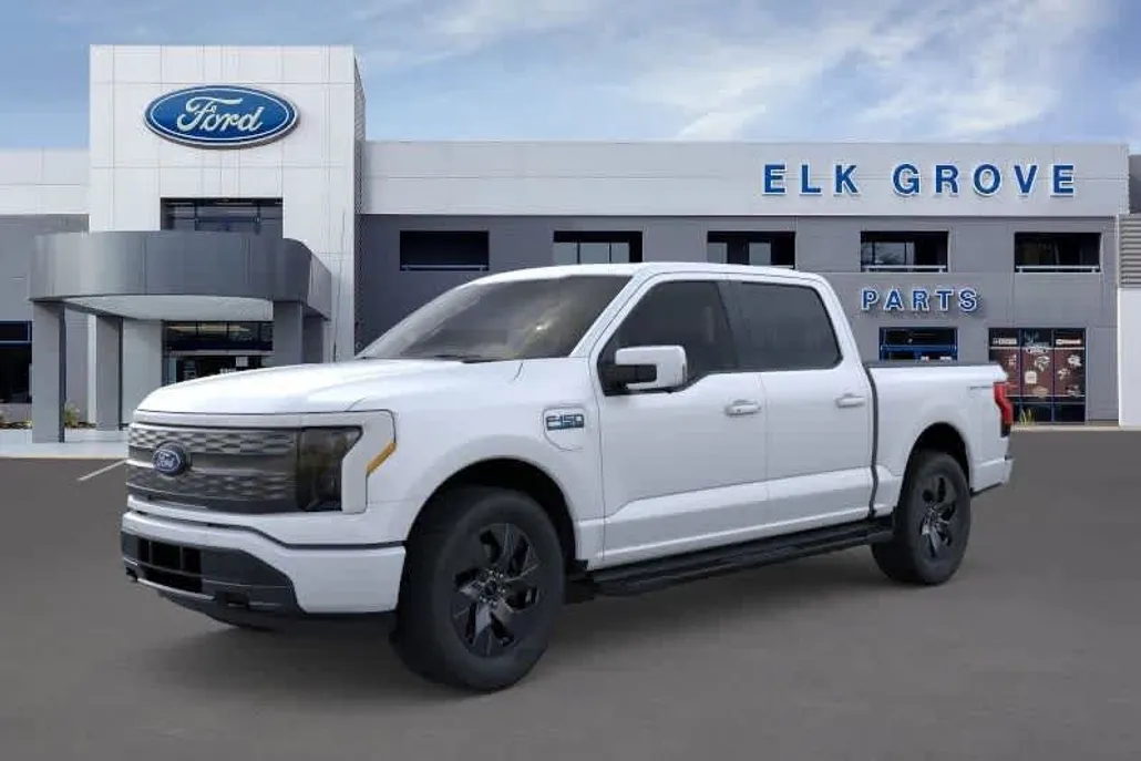 2025 Ford F-150 Lightning Lariat photo 1