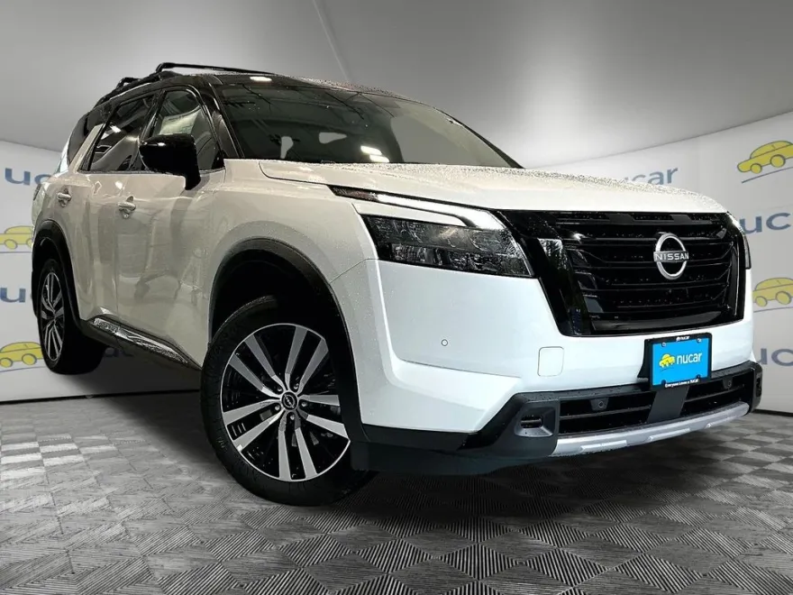 2025 Nissan Pathfinder Platinum photo 1