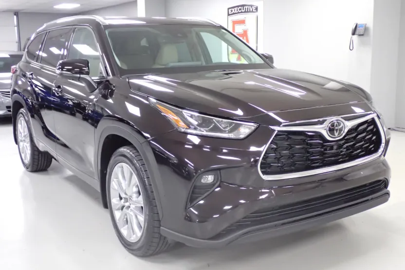 2022 Toyota Highlander Limited photo 1