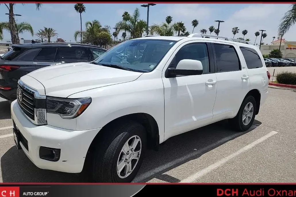 2019 Toyota Sequoia SR5 photo 1