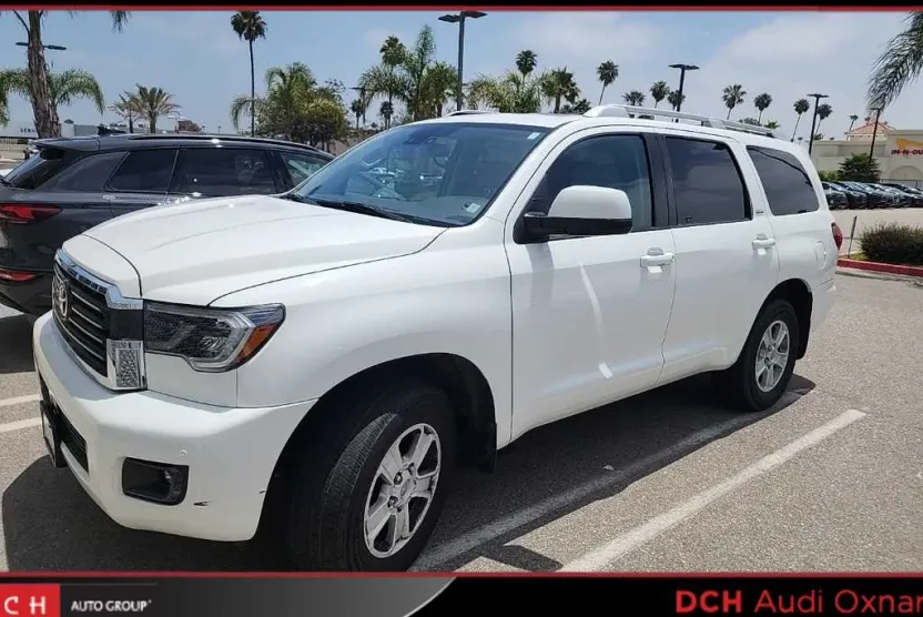 2019 Toyota Sequoia SR5 photo 1
