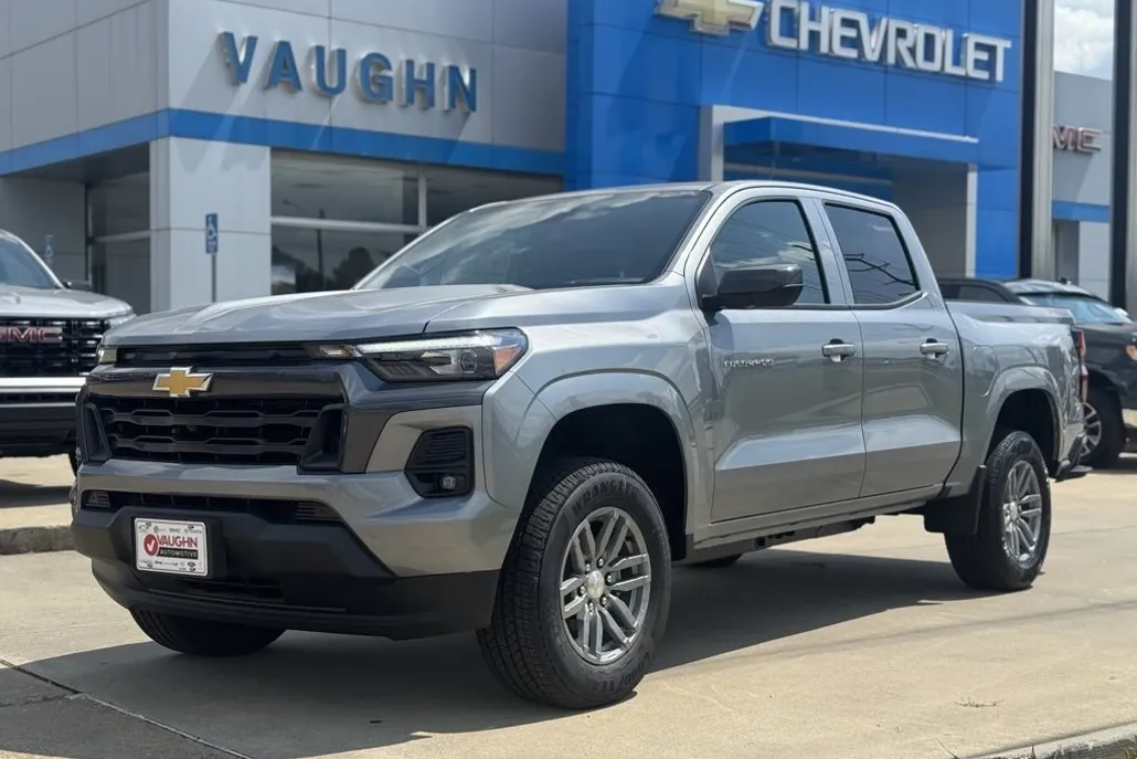 2026 Chevrolet Colorado LT photo 1