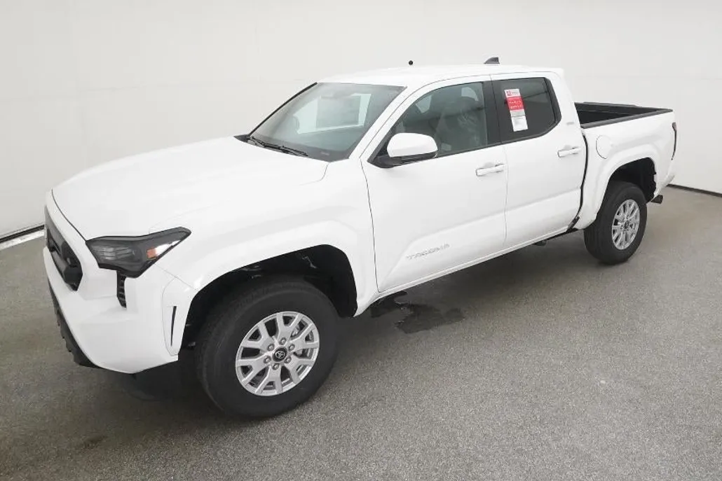 2025 Toyota Tacoma SR5 photo 1