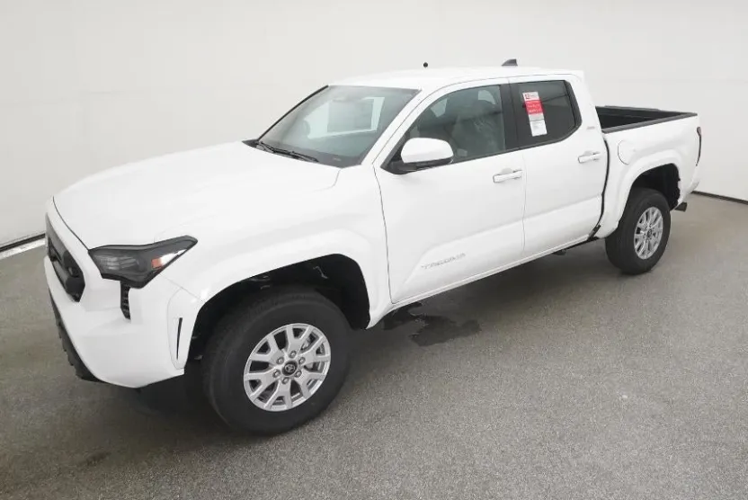 2025 Toyota Tacoma SR5 photo 1