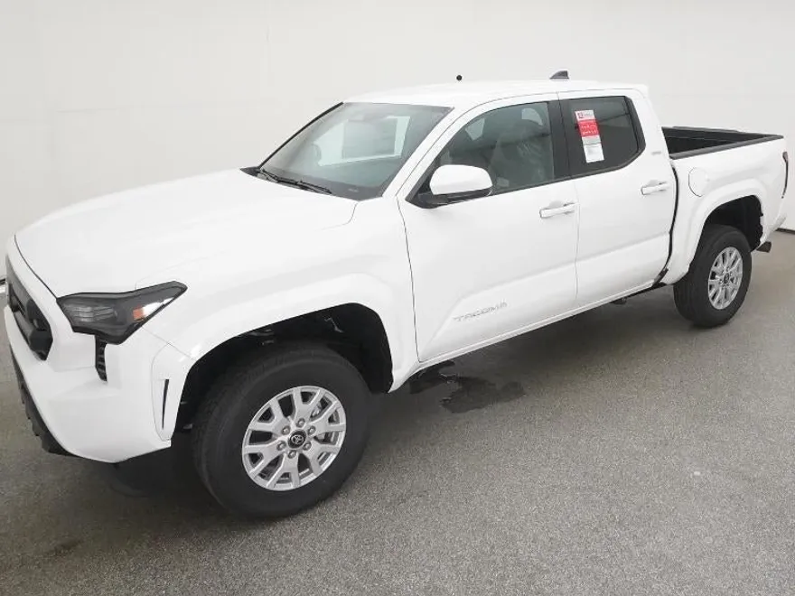 2025 Toyota Tacoma SR5 photo 1