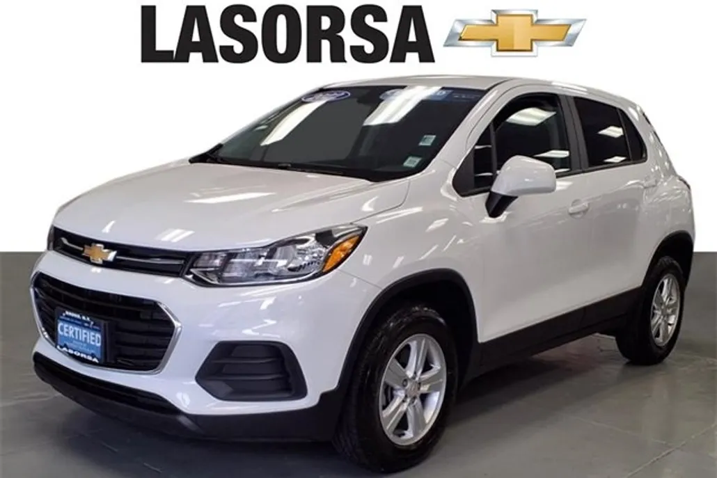 2022 Chevrolet Trax LS photo 1