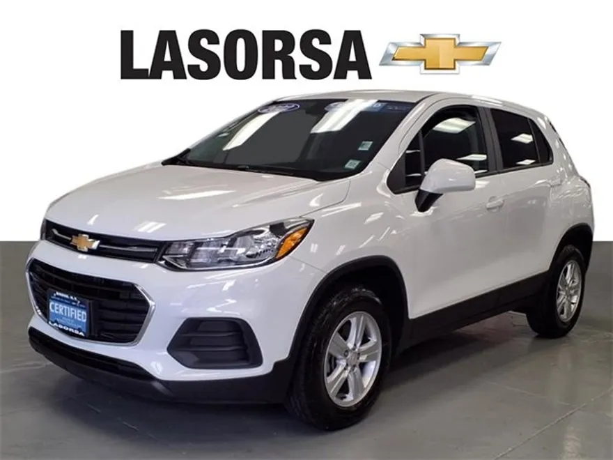 2022 Chevrolet Trax LS photo 1