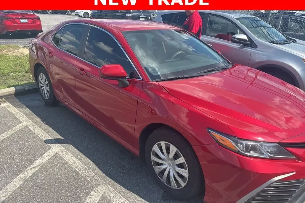 2023 Toyota Camry Hybrid LE photo 1