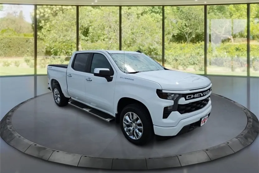 2023 Chevrolet Silverado 1500 Custom photo 1