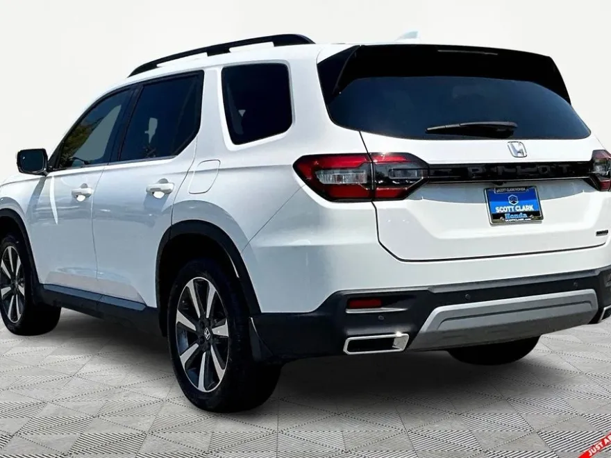 2024 Honda Pilot Touring photo 1