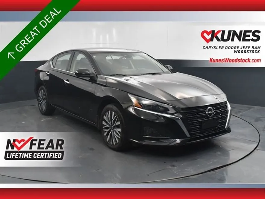 2024 Nissan Altima 2.5 SV photo 1