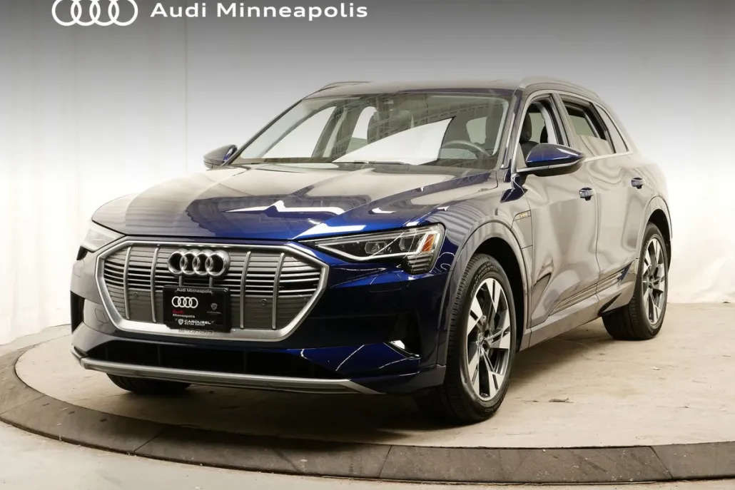 2022 Audi e-tron Premium photo 1