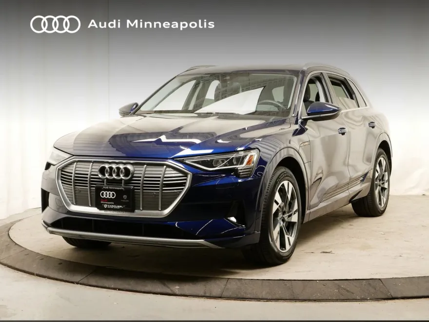 2022 Audi e-tron Premium photo 1