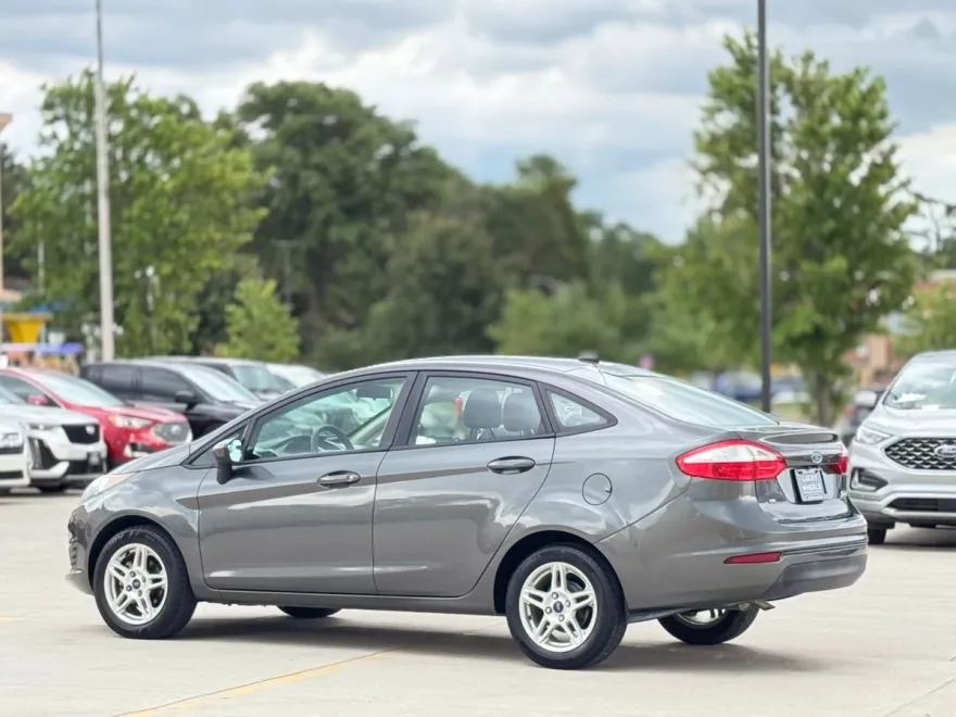 2018 Ford Fiesta SE photo 1