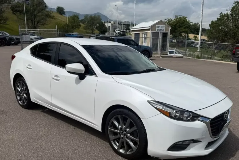 2018 Mazda Mazda3 Touring photo 1