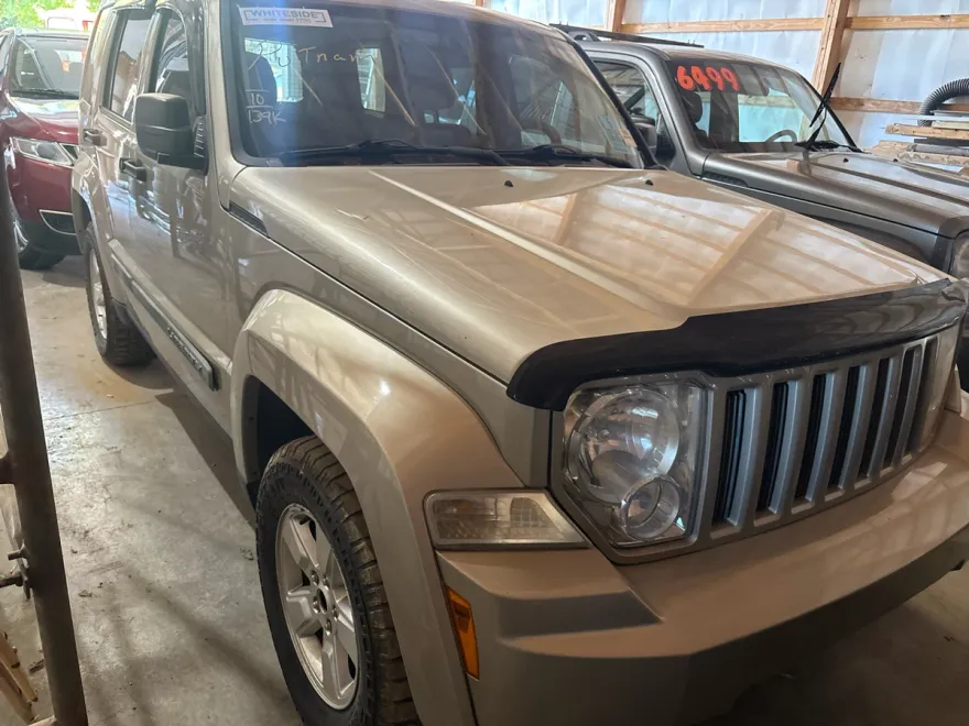 2010 Jeep Liberty Sport photo 1