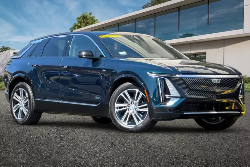 2025 Cadillac Lyriq Luxury photo 1