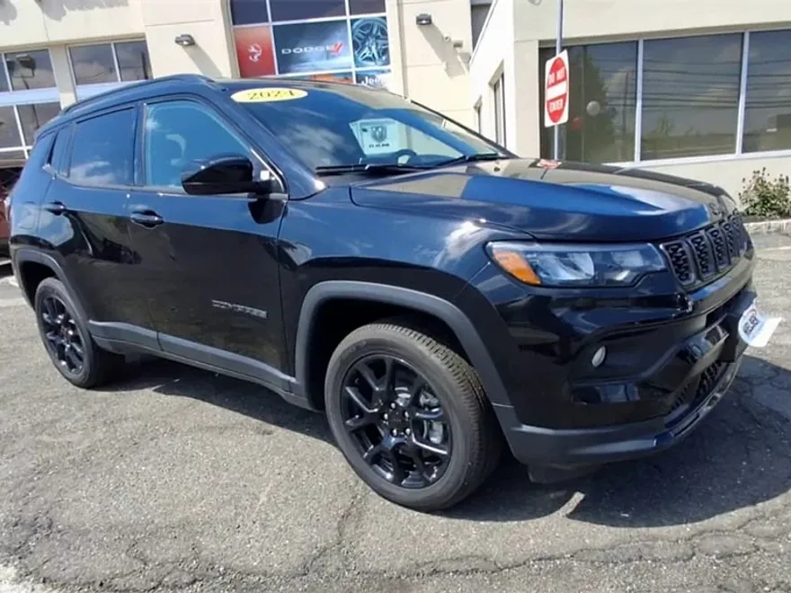 2024 Jeep Compass Latitude photo 1