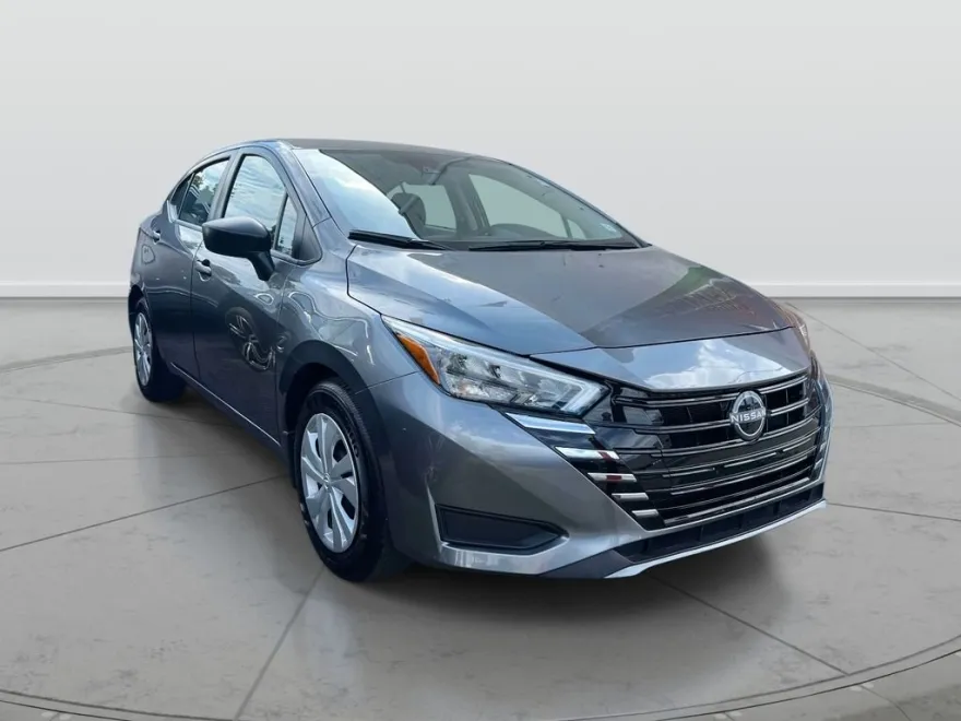 2025 Nissan Versa 1.6 S photo 1