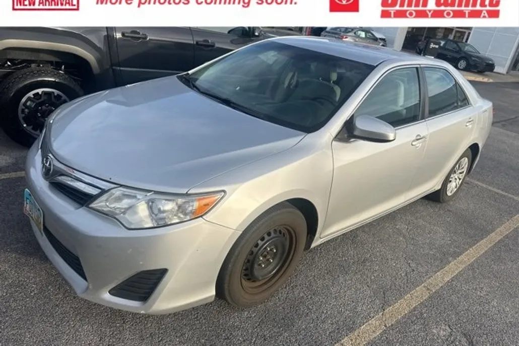 2012 Toyota Camry LE photo 1