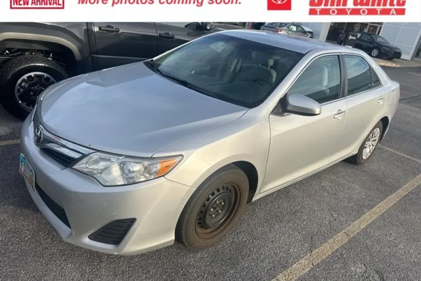 2012 Toyota Camry LE photo 1