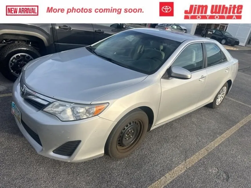 2012 Toyota Camry LE photo 1