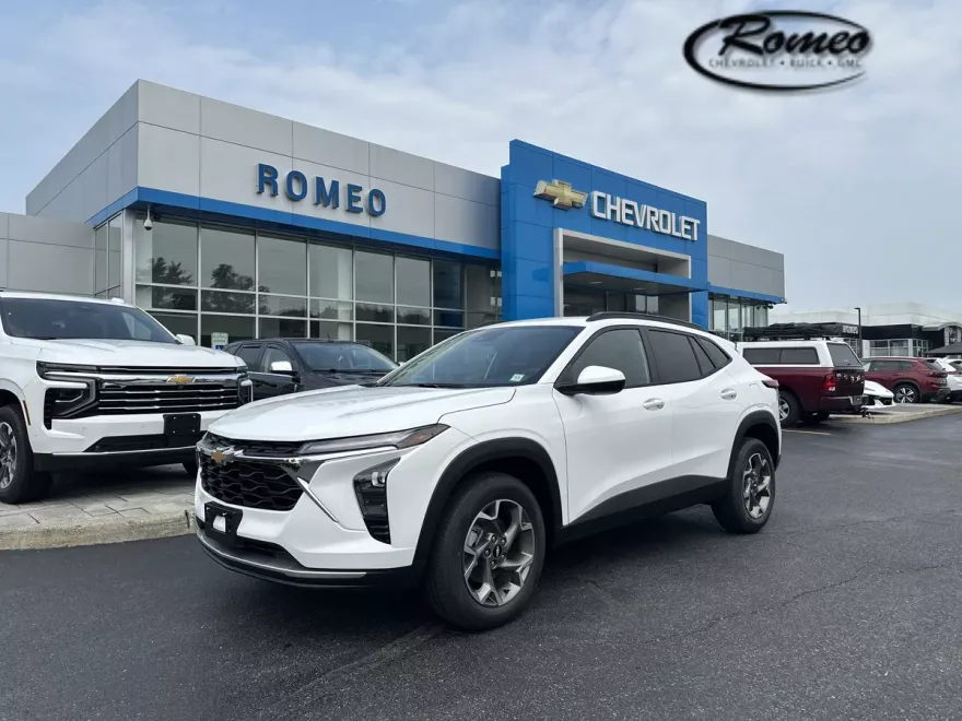 2025 Chevrolet Trax LT photo 1