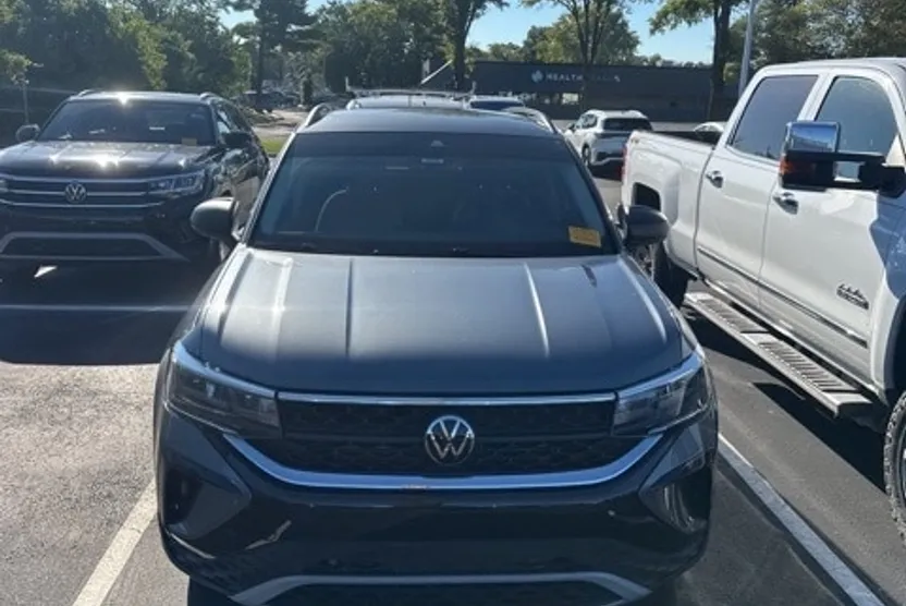 2024 Volkswagen Taos S photo 1