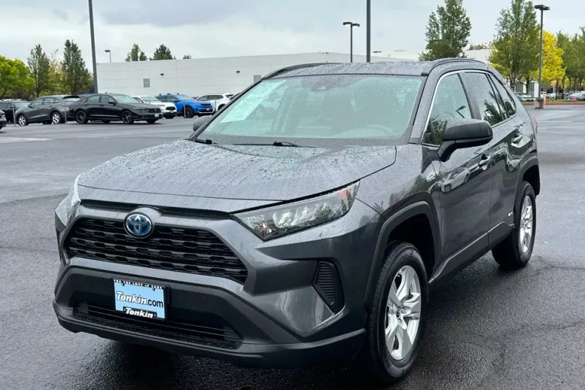 2021 Toyota RAV4 Hybrid LE photo 1