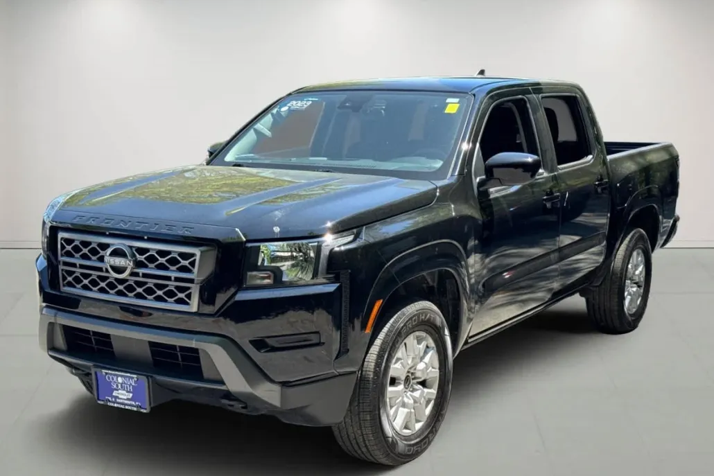 2023 Nissan Frontier SV Crew Cab photo 1