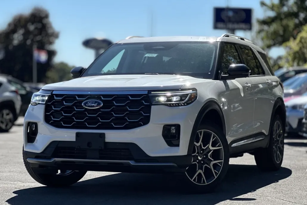 2025 Ford Explorer Platinum photo 1