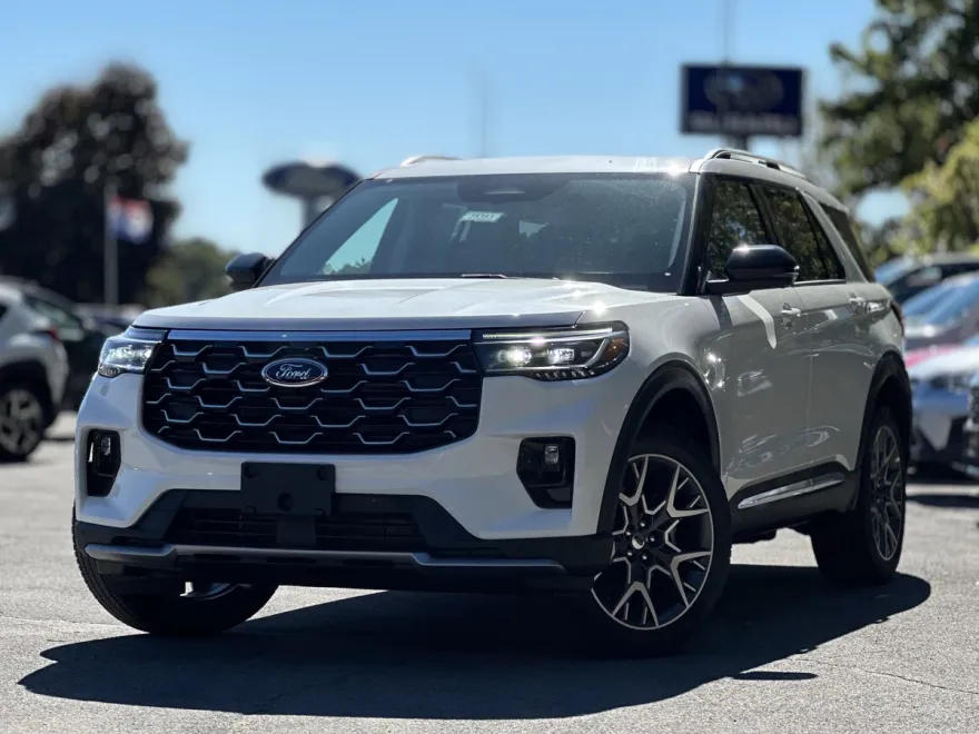 2025 Ford Explorer Platinum photo 1