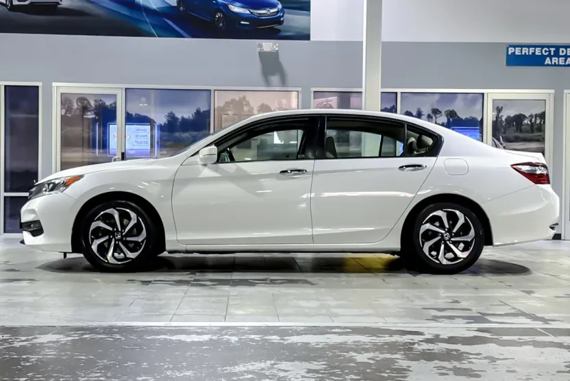 2017 Honda Accord EX-L photo 1