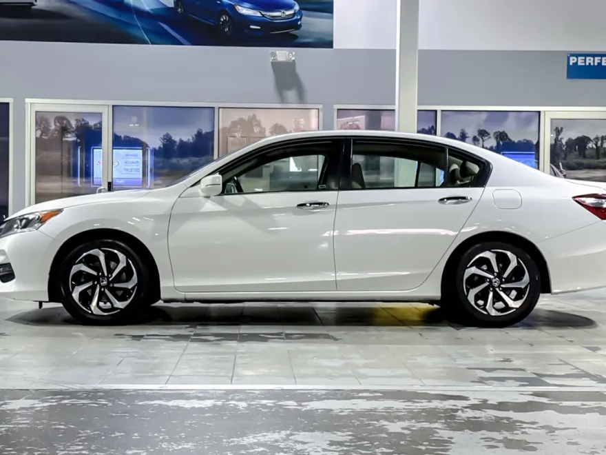 2017 Honda Accord EX-L photo 1
