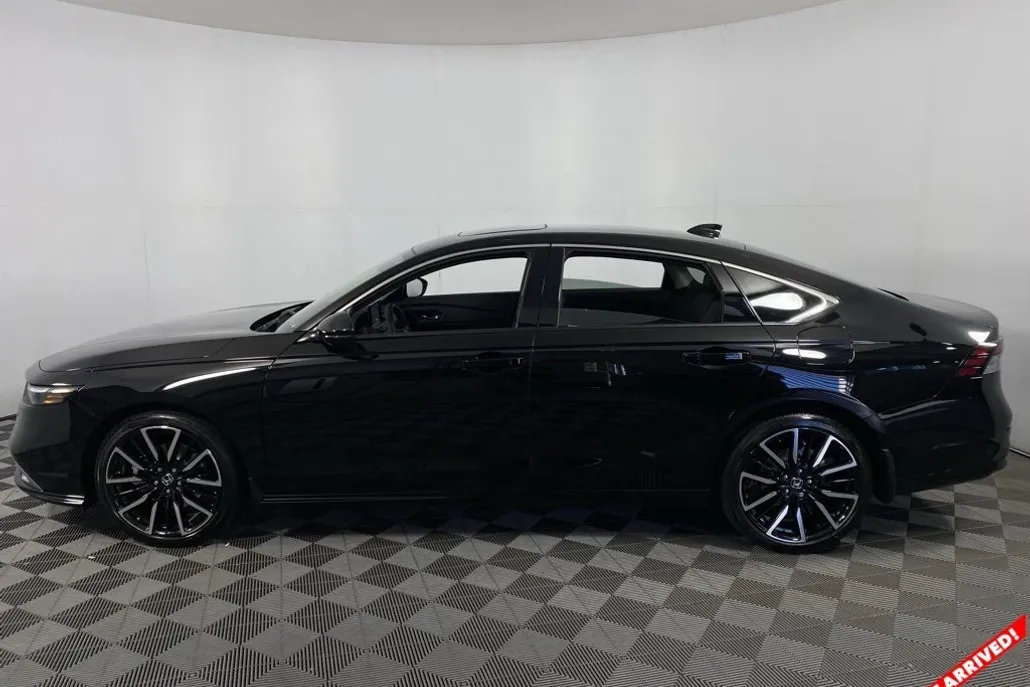 2025 Honda Accord Hybrid Touring photo 1