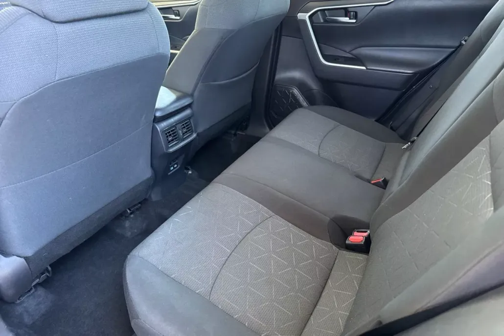 2022 Toyota RAV4 XLE photo 1