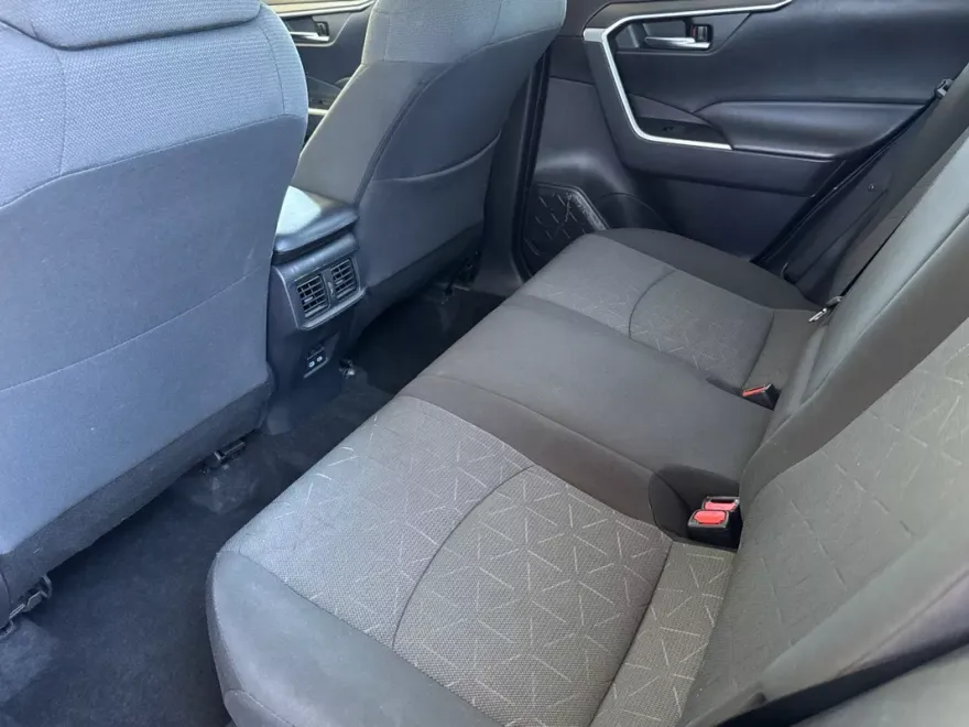 2022 Toyota RAV4 XLE photo 1
